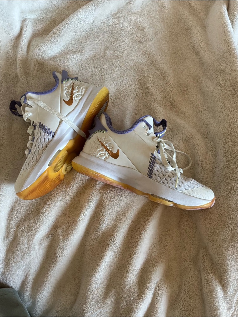 Nike Kids White and Gold Low-Top Basketball Sneakers with Purple Trim